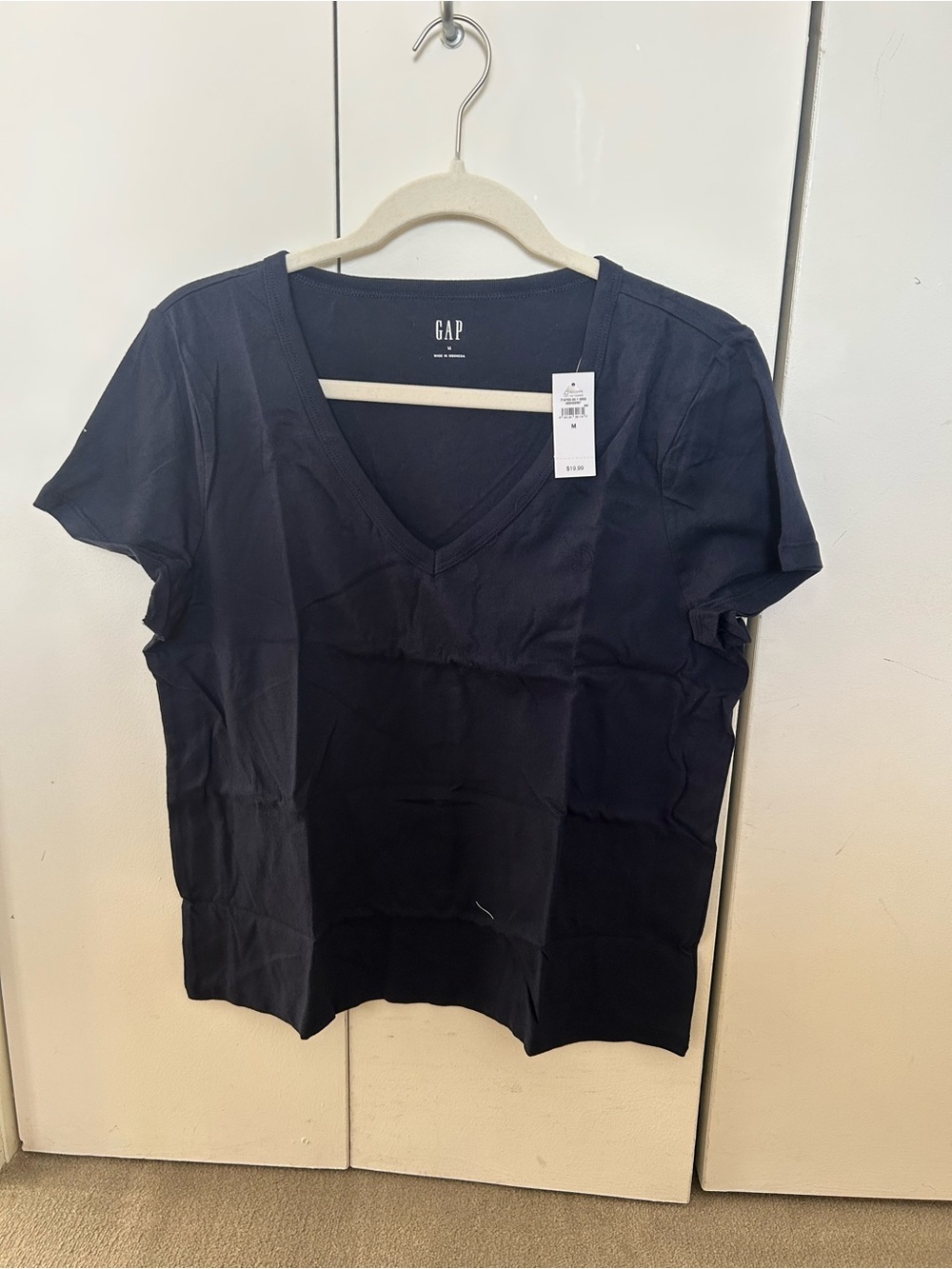 GAP Factory Women's V-Neck Short Sleeve Tee in Navy